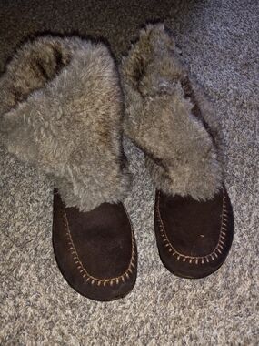 Women's Faux-Fur Trim Brown Suede-Look Slip-On Slippers